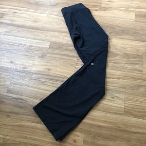 Black lululemon yoga pants